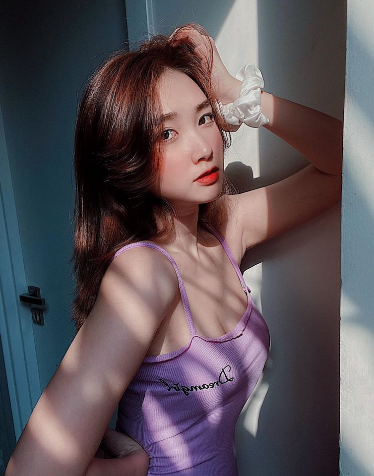 Thanh Mèo tên đầy đủ Lê Thị Thanh, sinh năm 1996 và hiện ở quận Thủ Đức. Cô nàng này từng được biết đến là bạn gái tin đồn với thủ môn Bùi Tiến Dũng.