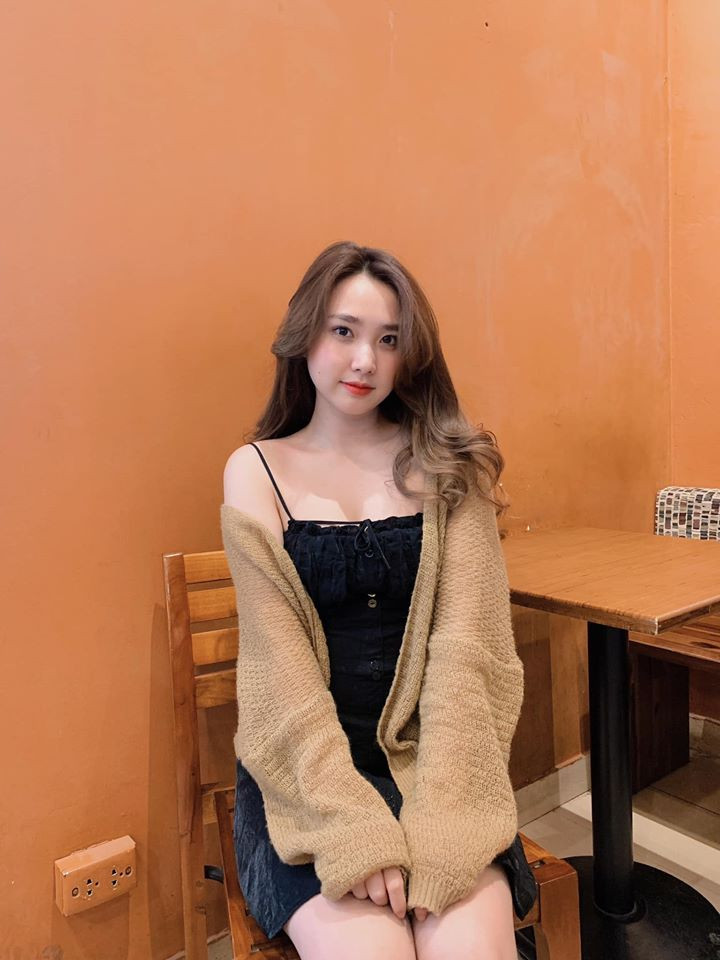 Cụ thể, một số người đồng tình với bạn gái tin đồn Bùi Tiến Dũng và cho rằng đàn ông con trai thì không nên quá tập trung vào ngoại hình mà cần cố gắng kiếm tiền để có thể cho những người mình yêu thương cuộc sống tốt nhất. Một số khác thì tỏ vẻ phản đối quan điểm của Thanh Mèo. Lý do được đưa ra vì họ cảm thấy quan điểm nghe có phần thực dụng, "vơ đũa cả nắm".