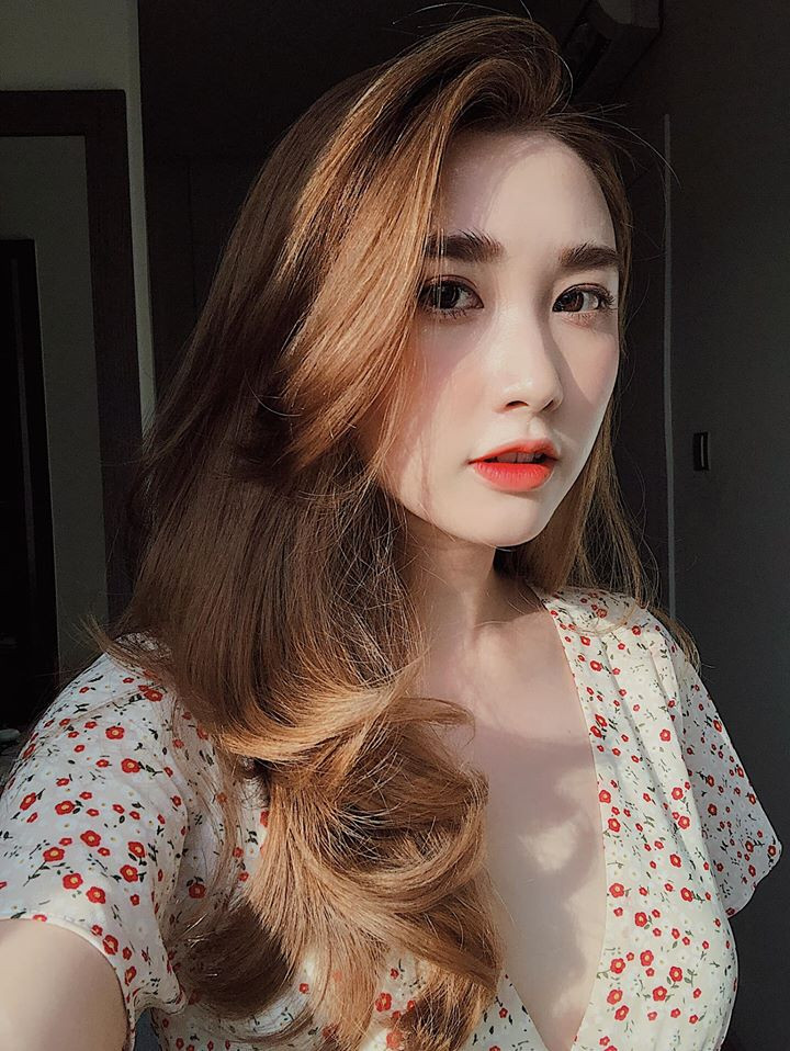 Mới đây, hot girl Thanh Mèo cũng tự mang rắc rối về cho mình khi đưa ra phát ngôn có liên quan đến hashtag "xe Mẹc". Cụ thể, trên Tik Tok bạn gái tin đồn Bùi Tiến Dũng đăng tải một video với dòng caption: "Lời khuyên từ tận đáy lòng".