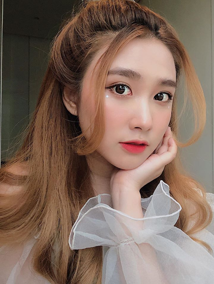 Video liên quan đến "xe Mẹc" của Thanh Mèo nhanh chóng thu về hơn 52.000 lượt thả tim cùng hàng ngàn bình luận chỉ sau một thời gian ngắn đăng tải. Tuy nhiên, bình luận bên dưới lời khuyên này lại được chia làm rất nhiều luồng ý kiến trái chiều.