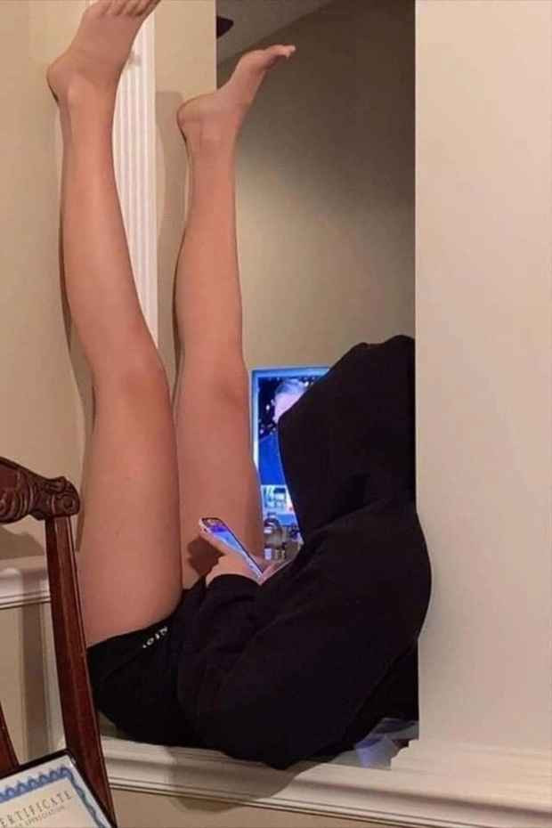 Nết ngồi chỉ xuất hiện những lúc ở nhà một mình.