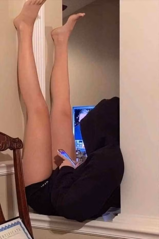 Nết ngồi chỉ xuất hiện những lúc ở nhà một mình.