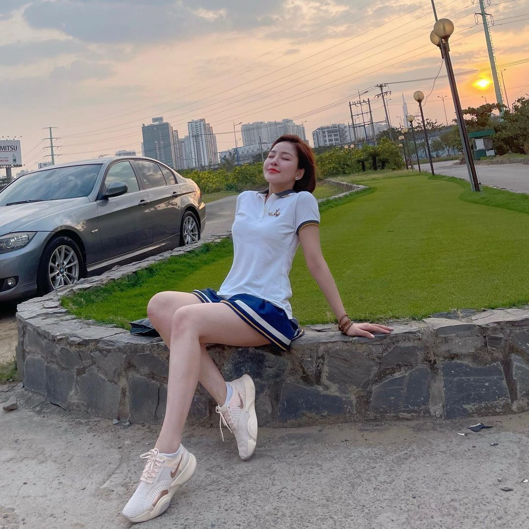 Trâm Anh đã từng chia sẻ có khả năng sẽ gặp được tình yêu đích thực sau tuổi 32 theo lời thầy bói, vậy nên trong thời gian này phải trở nên thật sự ưu tú.