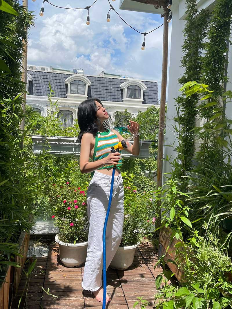 Những người không theo dõi livestream thường xuyên của Đàm Tổng thì để lại thắc mắc rằng "Linh Ngọc Đàm có người yêu mới rồi à?".