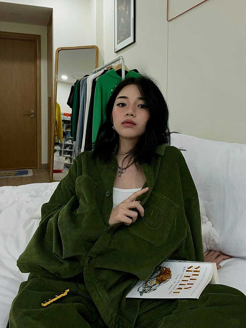 Một fan còn nhớ lại câu nói của Linh Ngọc Đàm cách đây một tháng: "Yêu đúng người trẻ ra vài tuổi!". Đàm Tổng cũng đã khẳng định "Là Đúng" càng khiến fan đứng ngồi không yên.