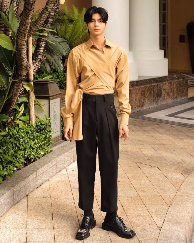 Trong khoảng hơn 1 năm nay, việc làm mẫu lookbook càng đem lại cho Tuấn Anh nguồn thu nhập khá khẩm hơn, dù chính chủ nhất định không chịu tiết lộ một con số cụ thể.