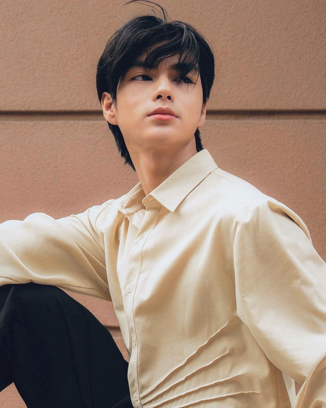 Cái tên của Phan Công Tuấn Anh cũng gây ấn tượng rất nhiều. Tuy nhiên, theo tìm hiểu thì tên đầy đủ của Tuấn Anh không phải như trên mà đó chỉ là nghệ danh mà anh chàng tự đặt cho mình trong một khoảnh khắc cái tên này lóe lên trong đầu.