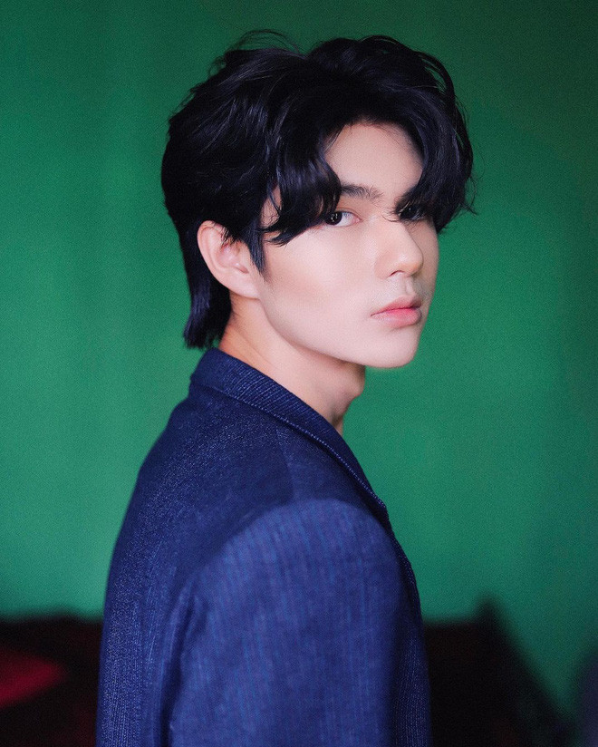 Phải thừa nhận một điều, trai đẹp trên MXH giờ không hiếm. Nhưng để tìm một hot boy có thần thái không lẫn vào đâu được như anh bạn 2k1 có tên Phan Công Tuấn Anh thì không phải lúc nào cũng xuất hiện.