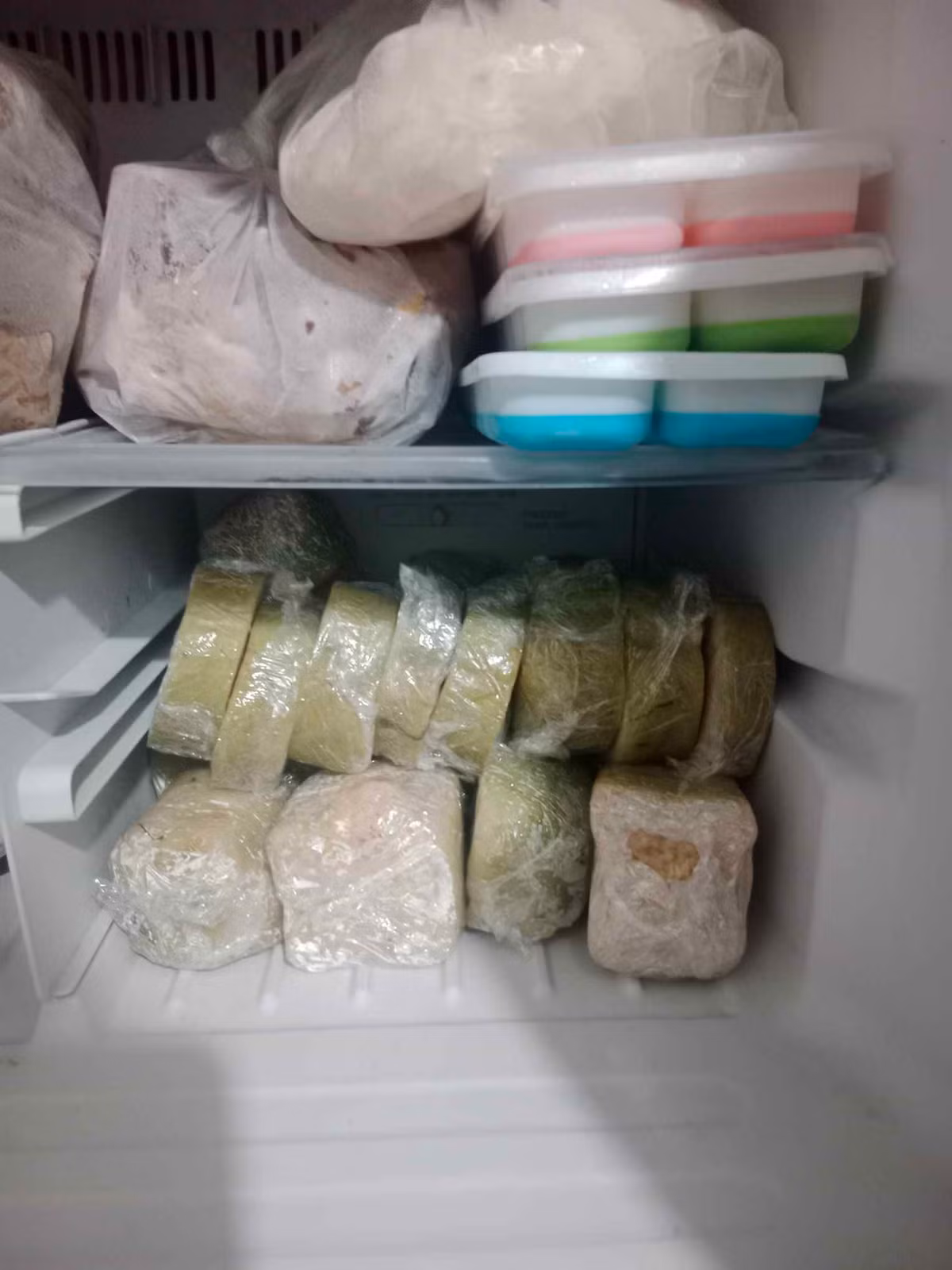 Hơn nữa, nếu không ăn hết cả chiếc bánh to thì có thể lấy 1 - 2 miếng bánh, tuỳ lượng bánh phù hợp với nhu cầu.