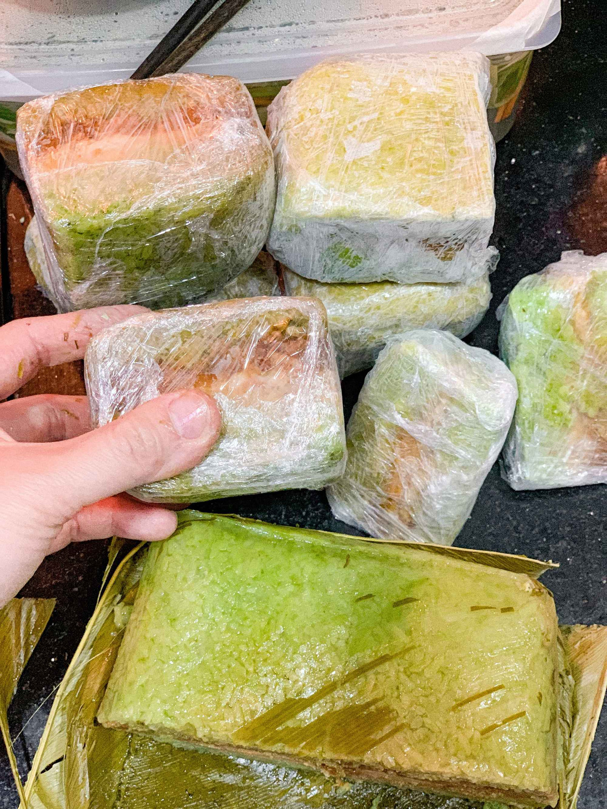 Mặc dù cách làm này khá tiện lợi, tuy nhiên việc có thể giữ bánh trong 2 - 3 tháng, thậm chí nửa năm như nhiều tài khoản TikTok nói vẫn chưa được kiểm chứng.