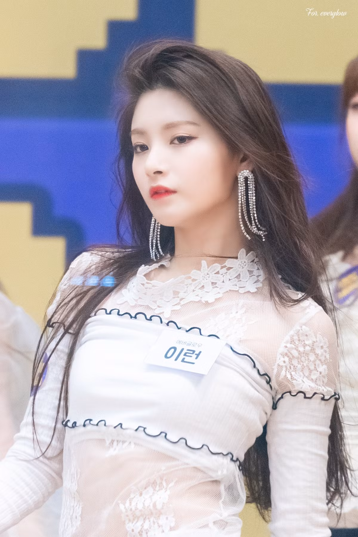 Chưa nói đến tài năng, thế nhưng chỉ với vẻ đẹp "hoa nhường nguyệt thẹn" cùng thần thái đặc biệt này, Wang Yiren cũng đủ sức trở thành cái tên được công chúng chú ý đến.