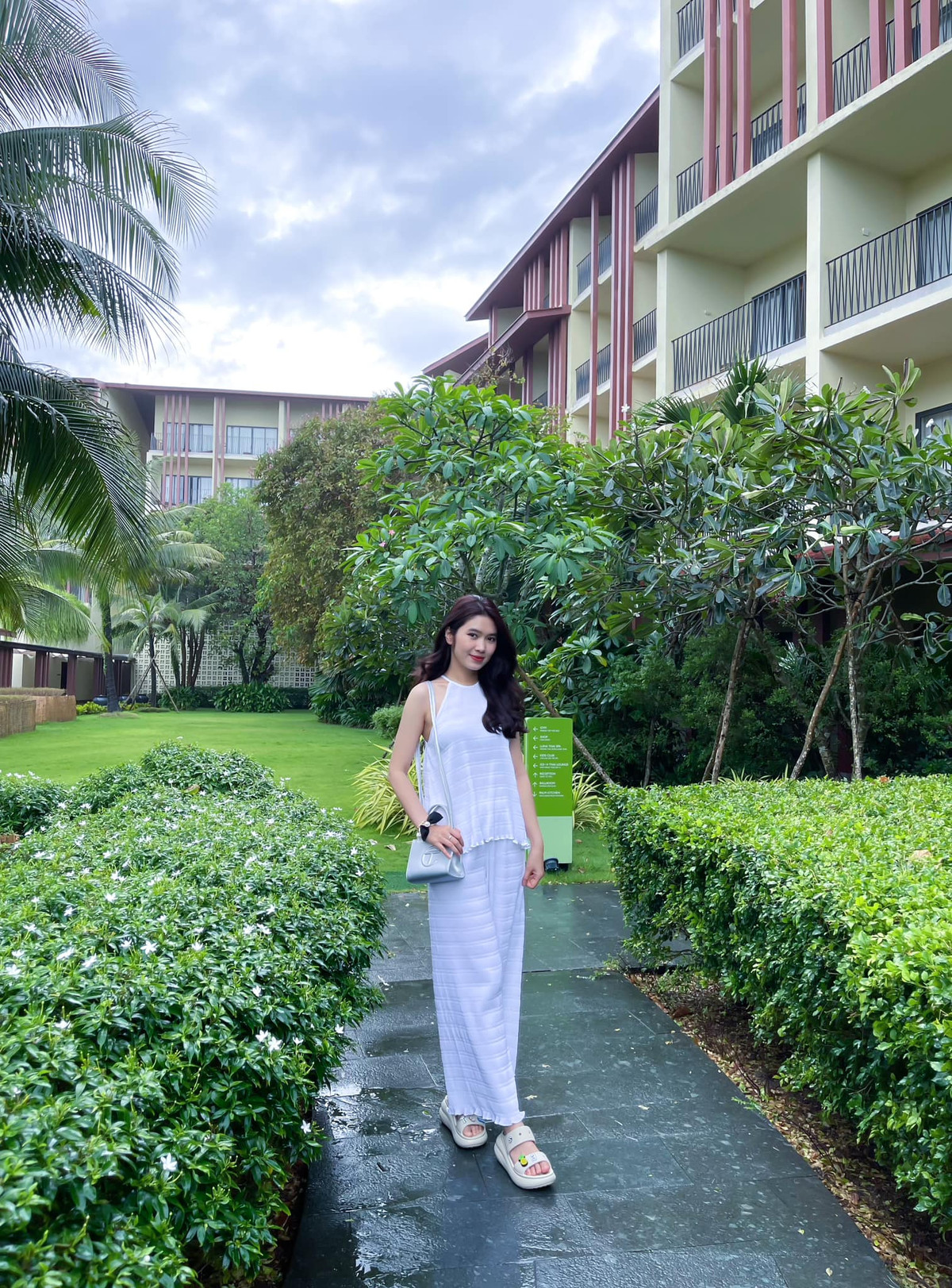 Tấn Sinh hiện cùng CAHN tập trung chuẩn bị cho mùa giải mới. Theo lịch thi đấu, CAHN sẽ mở màn V-league 2023/2024 bằng trận tiếp đón Bình Định trên sân nhà vào ngày 21/10.