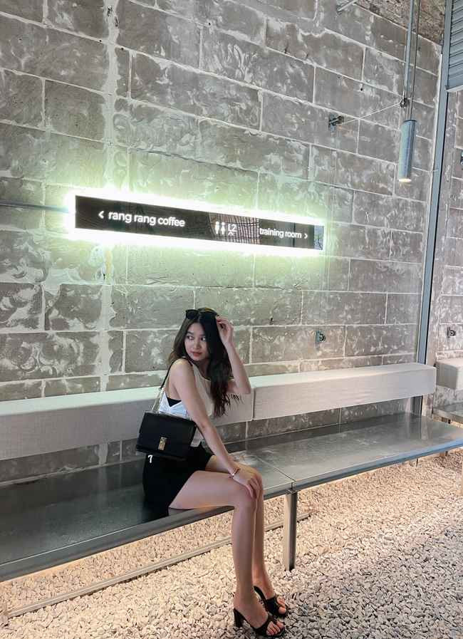 Tấn Sinh là một trong những cầu thủ hiếm hoi của bóng đá Việt Nam giành chức vô địch quốc gia cùng ba đội bóng khác nhau.