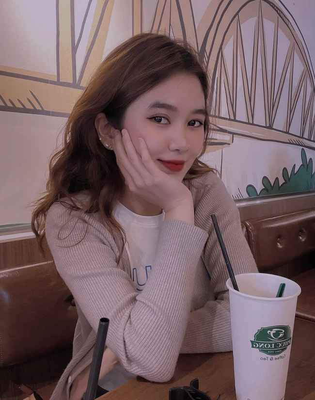 Trước đó, Tấn Sinh từng vô địch V-League 2017 trong màu áo Quảng Nam và đăng quang tại V-League 2022 cùng CLB Hà Nội.