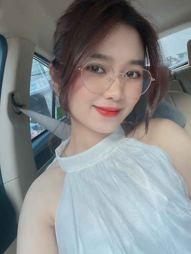 Huỳnh Tấn Sinh cũng được đánh giá cao về chuyên môn khi từng cùng U23 Việt Nam giành HCV SEA Games 2019. Ở mùa giải vừa qua, nam cầu thủ là đội phó của CAHN giành chức vô địch V-League.