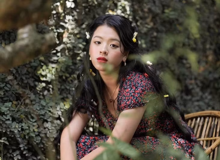 Cách trả lời của Hồng Khanh khiến nhiều người phải gật gù khi cô gái này không chỉ xinh đẹp mà còn khá thông minh trước những câu hỏi khó.