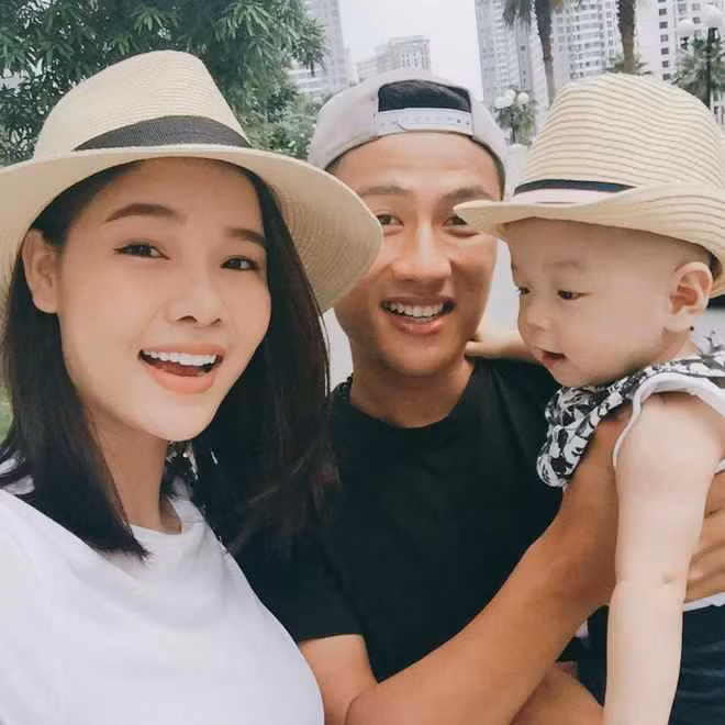 Dù vậy, cựu người mẫu cũng bày tỏ quan điểm rằng không có gì là mãi mãi, Kỳ Hân cũng không biết tương lai mai sau có còn cùng mạc Hồng Quân hạnh phúc mãi mãi bên nhau hay một ngày nào đó sẽ tan vỡ.