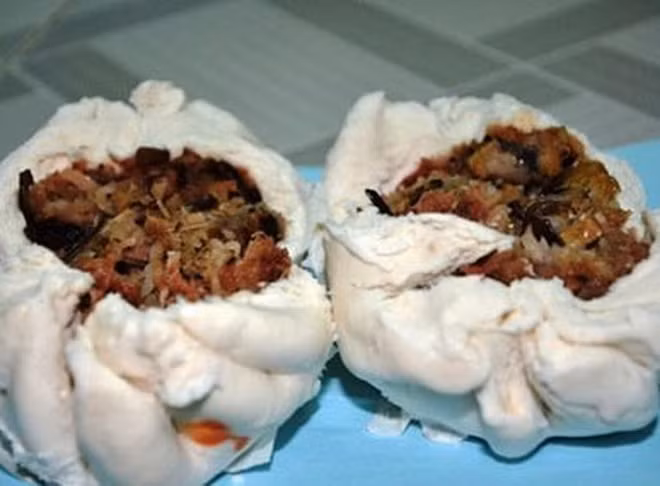 Bài đăng của Quang Sơn nhận về rất nhiều bình luận hài hước đến từ cư dân mạng. Ngay sau đó, anh chàng đã quyết "phục thù" bằng cách thực hiện món bánh bao mới và tìm ra các lỗi sai mình đã gặp phải.