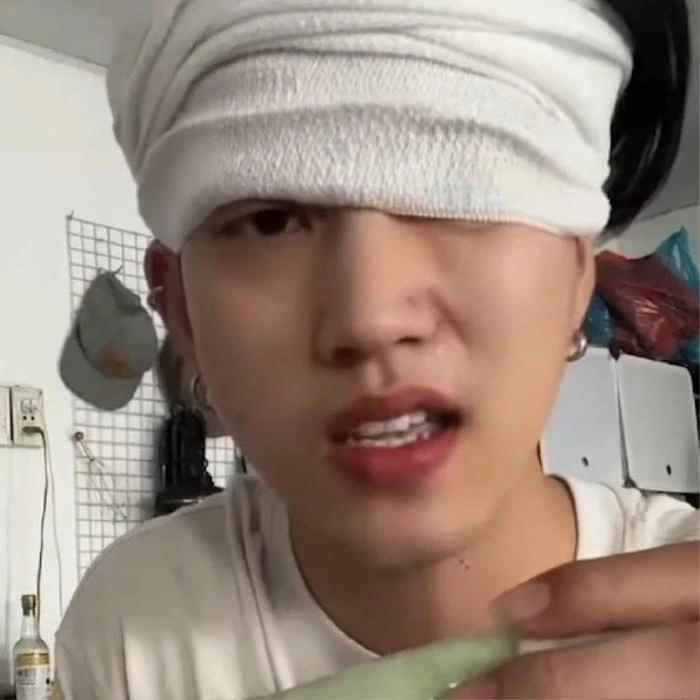 Giữa lúc dân mạng đang xôn xao bàn tán về quyết định ngưng review quán ăn của Hà Linh và xem xét có nên cho cô nàng cơ hội để sửa chữa thì mới đây, nhiều người bất ngờ phát hiện 1 nam Tiktoker là Nờ Ô Nô đăng tải đoạn clip bày tỏ sự đồng cảm, bênh vực Hà Linh.