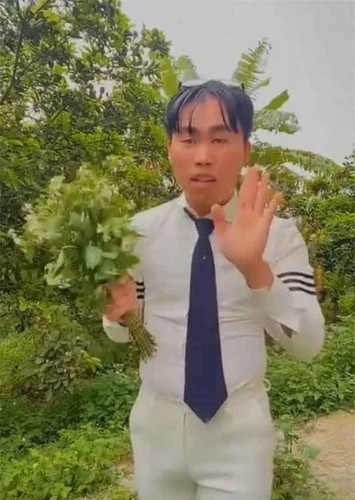 Cái tên trang mạng xã hội của nam TikToker này cơ bản đã gây ấn tượng với công chúng. Chưa kể đến việc "Nam đẹp trai" còn chuyên thực hiện những video mang nội dung khá thời sự, liên quan đến chuyện tình cảm như tiêu chí chọn bạn gái...