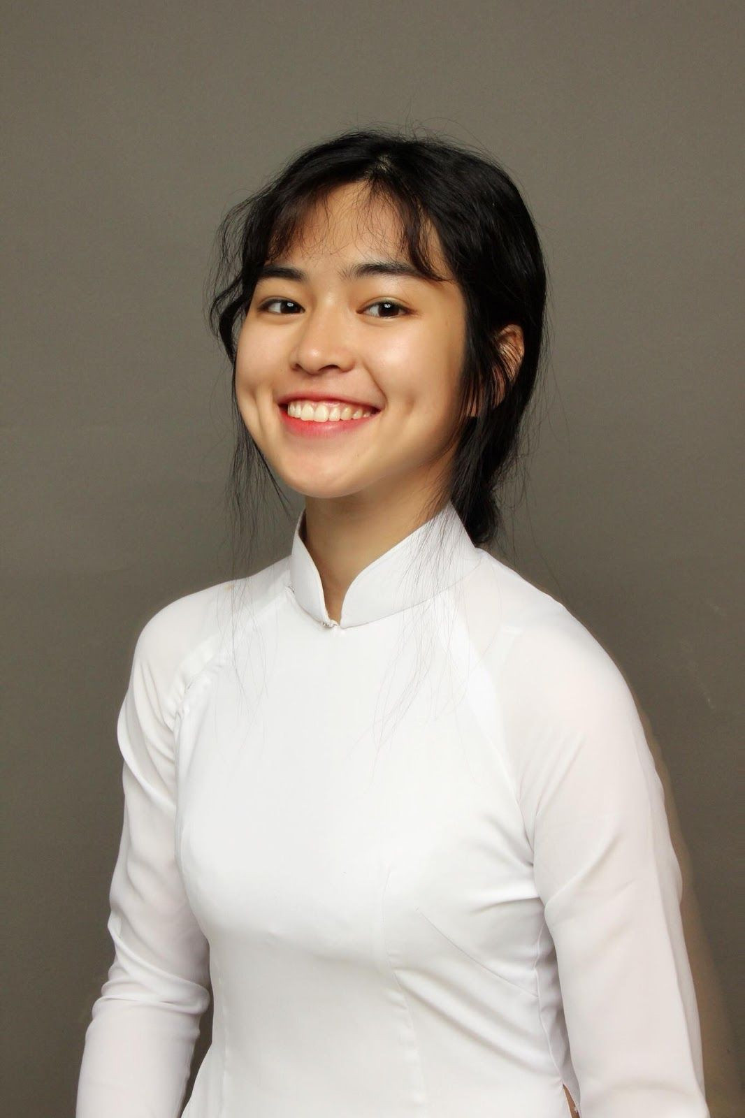 Cụ thể, trong dòng story của mình Khánh Vân chia sẻ: "22h mới được về nên không kịp đến chung vui cùng mọi người ạ. Tiếc lắm nhưng mà sợ bị đuổi học. Kiểu gì nhất định tui cũng đi xem ủng hộ má Lan mà. Yên tâm. Nội bộ êm ấm".