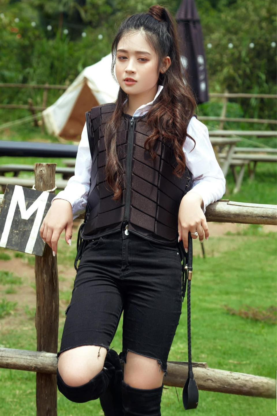 Dẫu có gương mặt xinh đẹp, phong cách thời trang hay kiểu tóc đôi khi có điểm tương đồng tuy nhiên việc tự nhận mình là phiên bản Việt của những idol Hàn Quốc ở bản thân Bảo Ngọc đối với các fan là điều không hay.