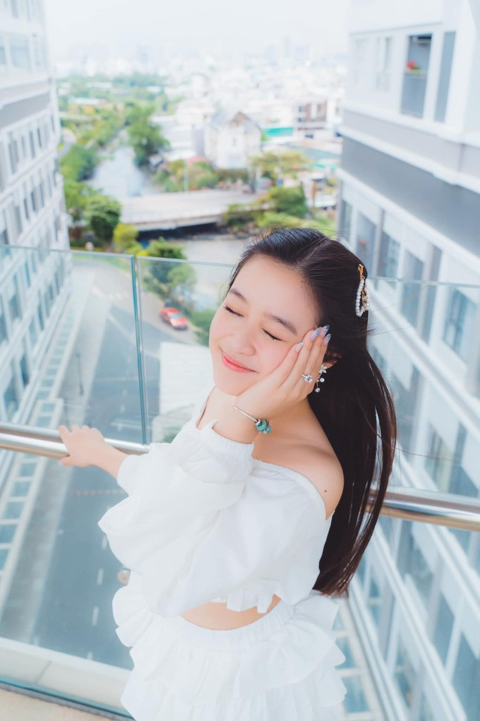 Hoạt động nghệ thuật chăm chỉ, nói không với scandal, Bảo Ngọc dần được nhiều khán giả biết đến.