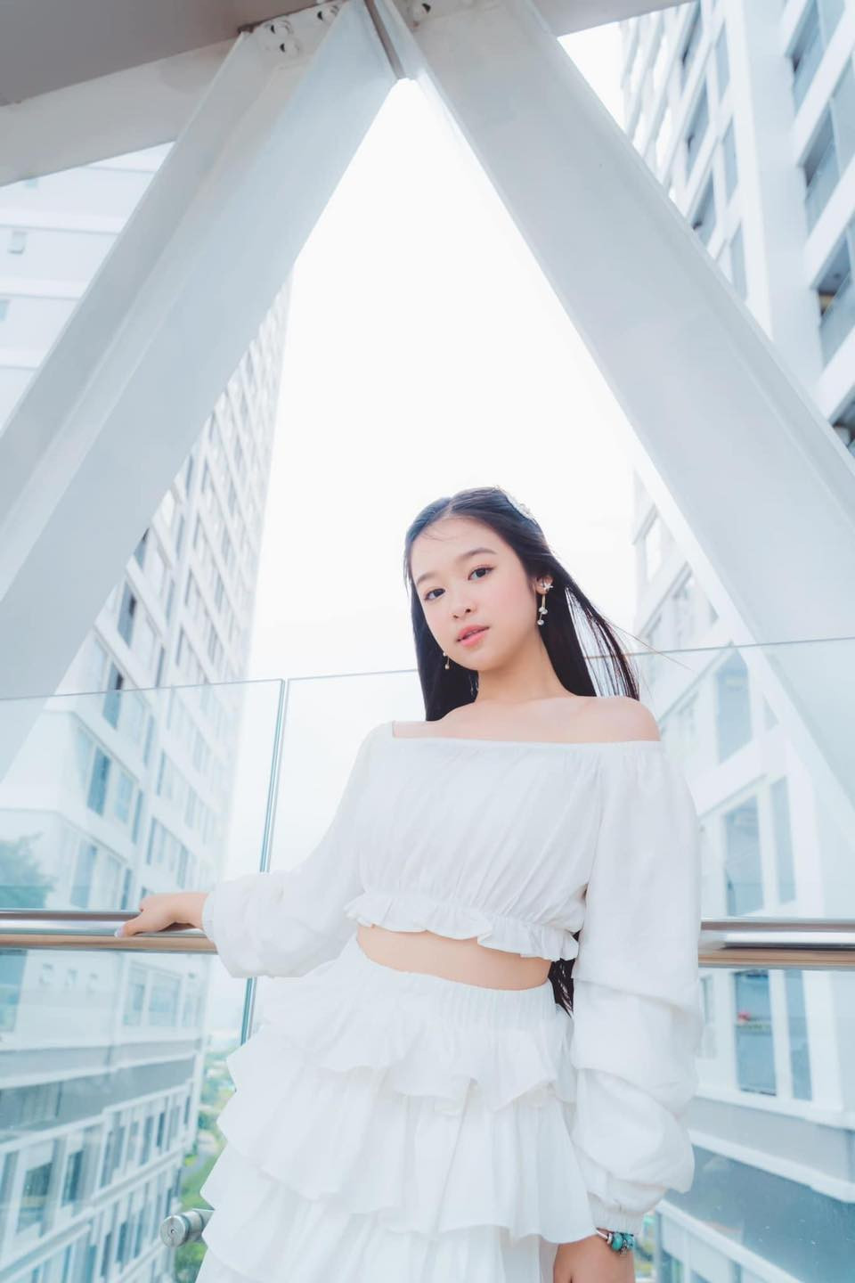 Sự nghiệp phát triển, nổi tiếng, sở hữu lượng fan lớn thế nhưng Bảo Ngọc những ngày qua lại bị cộng đồng fan Kpop Việt Nam nổi giận khi tự nhận mình là Rosé (BLACK PINK) phiên bản Việt.