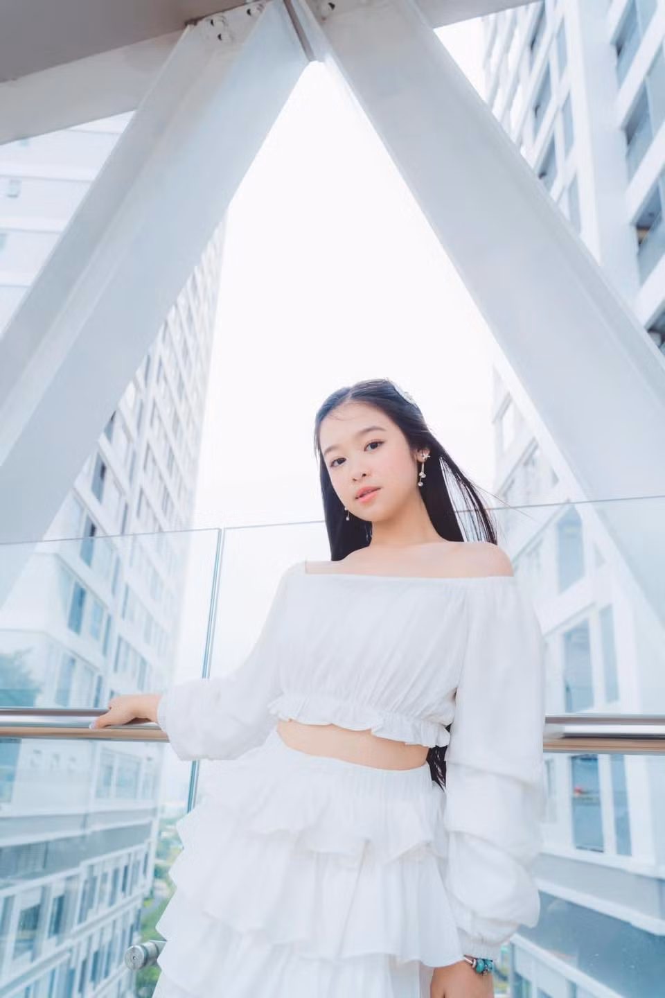 Sự nghiệp phát triển, nổi tiếng, sở hữu lượng fan lớn thế nhưng Bảo Ngọc những ngày qua lại bị cộng đồng fan Kpop Việt Nam nổi giận khi tự nhận mình là Rosé (BLACK PINK) phiên bản Việt.