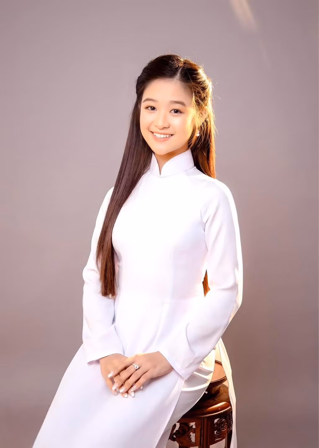 Bên dưới những bài viết bàn tán về chủ đề này netizen bày tỏ quan điểm rõ ràng và cho rằng Bảo Ngọc không nên so sánh một cách khập khiễng như vật, bên cạnh đó khuyên nữ diễn viên hãy là chính mình.