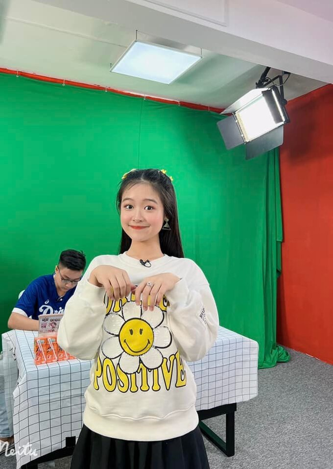 Ngay từ khi còn nhỏ, Bảo Ngọc đã tham gia các hoạt động nghệ thuật như diễn xuất hay làm người mẫu ảnh.