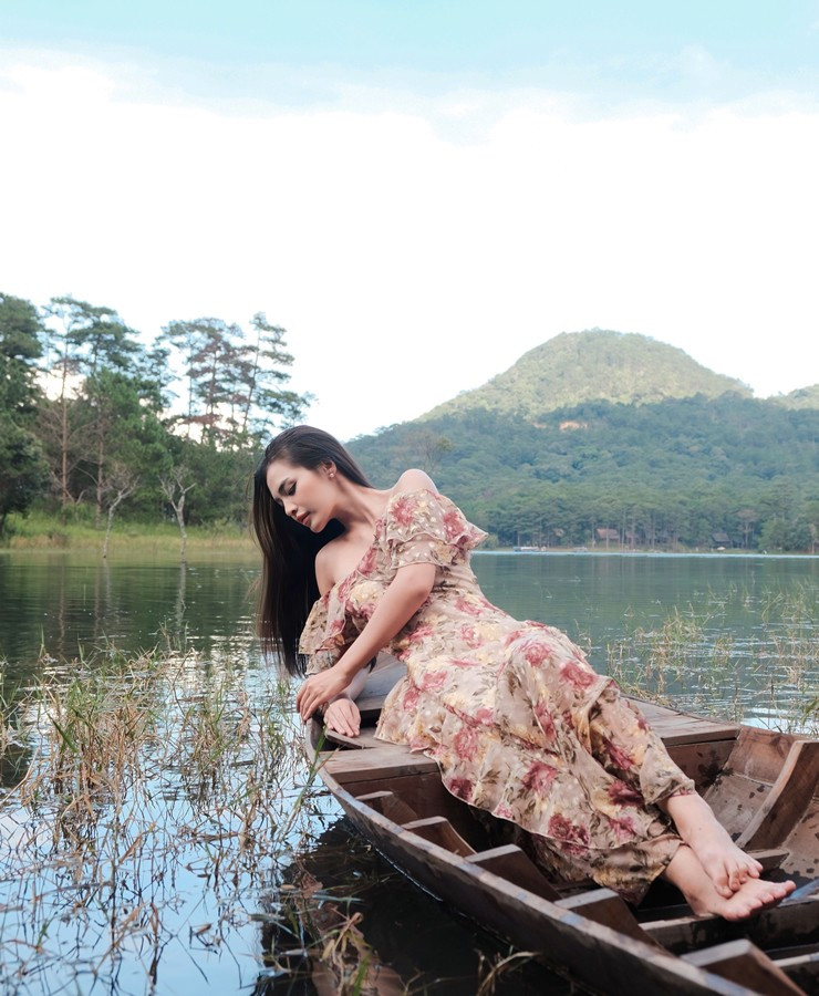 Bước chân ra khỏi Miss Grand Vietnam, Hoàng Kim có được lượng người hâm mộ đông đảo, hầu hết đều bày tỏ sự yêu mến tính cách và sắc vóc của cô gái này.