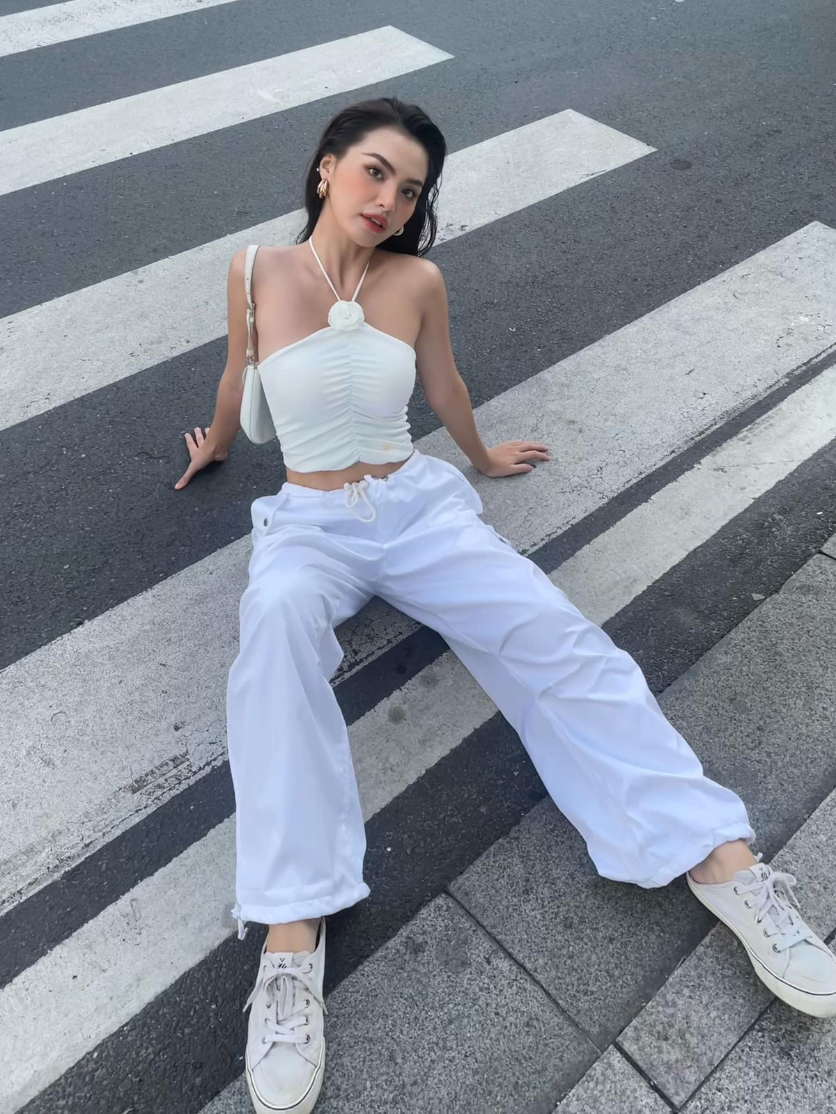 Cô gái sinh năm 2002 này sở hữu chiều cao chiều cao 1,69m, số đo ba vòng 81-65-90 (cm). Làn da trắng cùng gương mặt xinh đẹp, tươi tắn giúp cô ghi điểm trong mắt người nhìn.