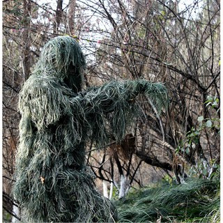 Không chỉ dừng lại ở trong khuôn viên nhà, nhiều người nghiện game còn tăng cảm giác bằng việc đi vào rừng để thử sức.