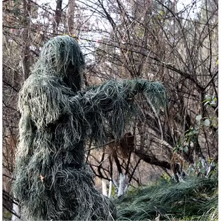 Không chỉ dừng lại ở trong khuôn viên nhà, nhiều người nghiện game còn tăng cảm giác bằng việc đi vào rừng để thử sức.