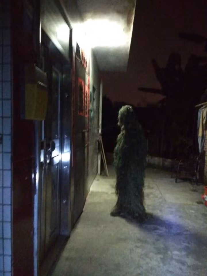 Dòng tin nhắn đầy bất lực của cô chị họ khi nói về đứa em nghiện game của mình kèm theo sau đó là loạt ảnh ngụy trang của cậu em.