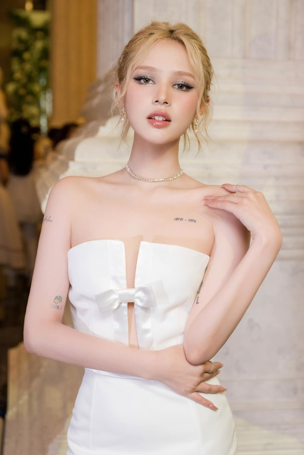 Xoài Non chia sẻ: "Bản thân sức khỏe yếu, rất nhiều bệnh trong người, cũng hay bị ốm. Con mình đẻ ra lỡ không may bị gì thì sao, đó là lí do vì sao mà Xoài và anh Hiếu mới quyết định là sẽ đi cấy trứng...