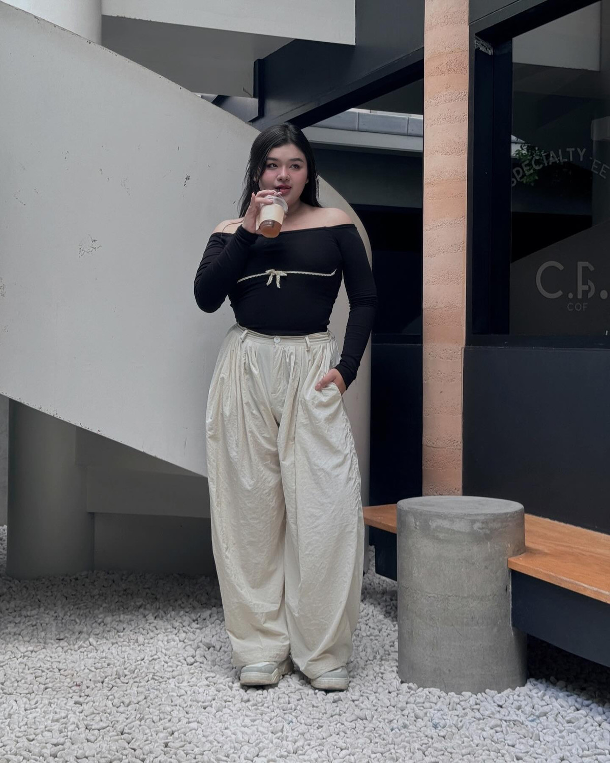 Vì muốn thi Hoa hậu, Huy Hoàng quyết định giảm 30kg để có vóc dáng gọn gàng hơn, cơ thể khỏe mạnh hơn. Cậu bạn này cũng từng chia sẻ quá trình giảm cân không trải hoa hồng, đã có lần phải tìm đến thuốc giảm cân.