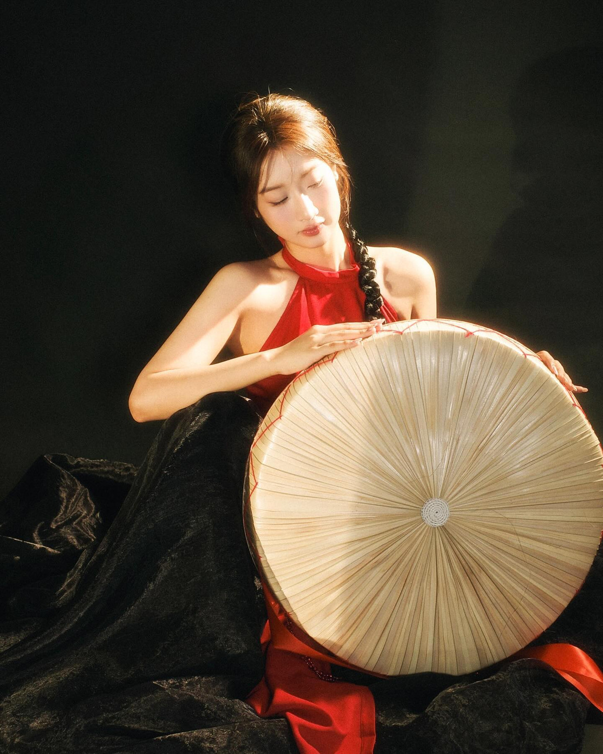 Quá trình thay đổi của Thanh Hiền bắt đầu từ tháng 4/2024 với việc giảm cân. Đến cuối tháng 6, sau khi đã giảm 11kg trong khoảng 2 tháng, cô nàng bắt đầu lên mạng thực hiện hành trình 100 ngày lột xác của mình.