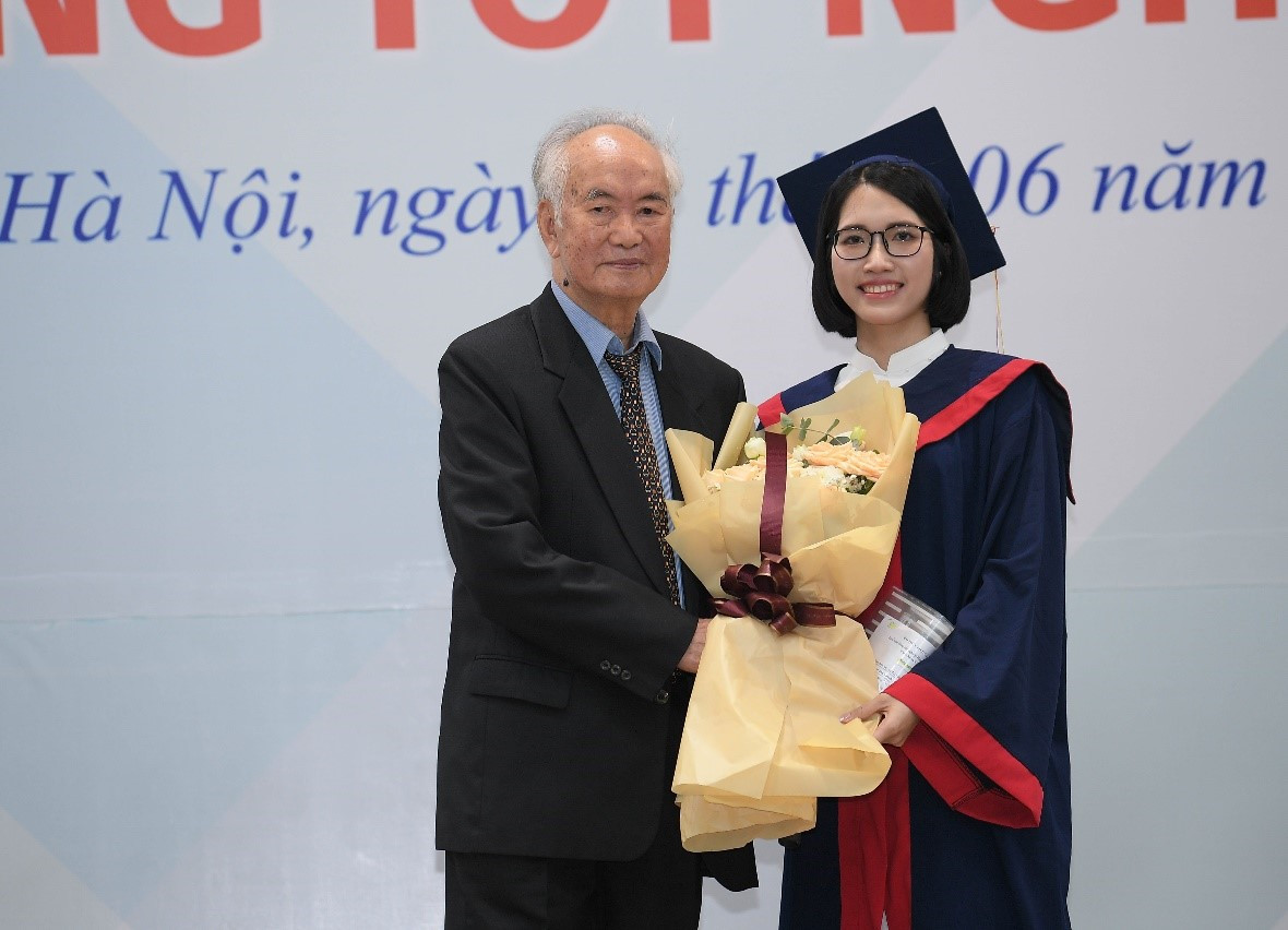 Gan 800 sinh vien DH Phuong Dong rang ro trong ngay tot nghiep-Hinh-5