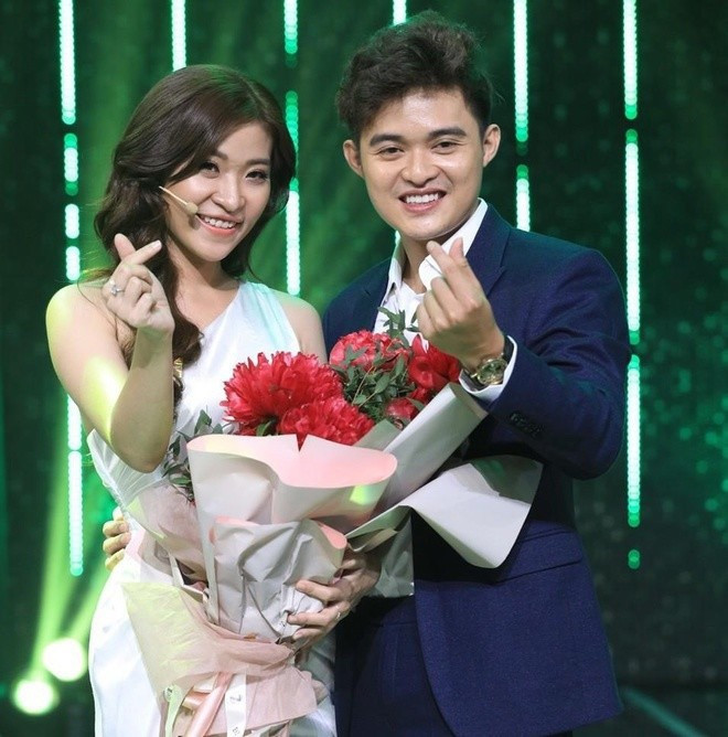 Năm 2019, nàng BTV VTV khiến khán giả chú ý khi trở thành nữ chính chương trình Người Ấy Là Ai. Tại chương trình, câu chuyện hủy hôn của Cẩm Tú nhận được sự quan tâm, cái kết viên mãn tại chương trình cũng khiến người xem vỡ òa khi kết đôi "cực phẩm" Lâm Thiên Nguyện.