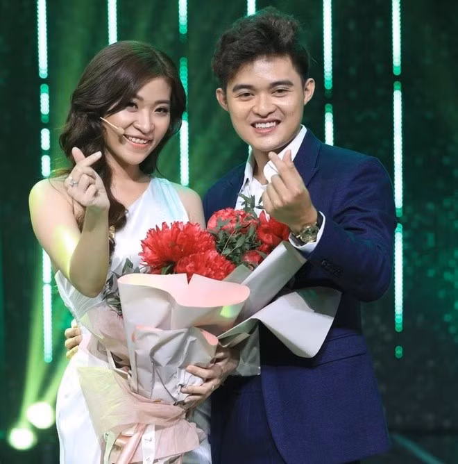 Năm 2019, nàng BTV VTV khiến khán giả chú ý khi trở thành nữ chính chương trình Người Ấy Là Ai. Tại chương trình, câu chuyện hủy hôn của Cẩm Tú nhận được sự quan tâm, cái kết viên mãn tại chương trình cũng khiến người xem vỡ òa khi kết đôi "cực phẩm" Lâm Thiên Nguyện.