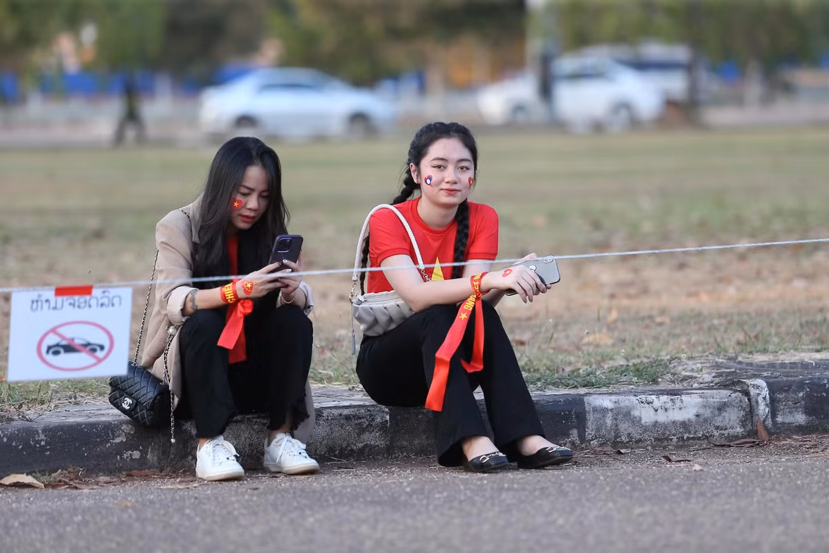 Lao 0-6 Viet Nam: “Chien binh Sao Vang” thi uy tai AFF CUP 2022-Hinh-19