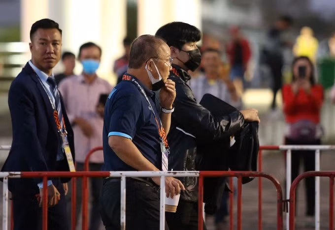 Lao 0-6 Viet Nam: “Chien binh Sao Vang” thi uy tai AFF CUP 2022-Hinh-16