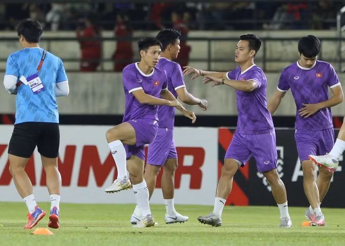 Lao 0-6 Viet Nam: “Chien binh Sao Vang” thi uy tai AFF CUP 2022-Hinh-12