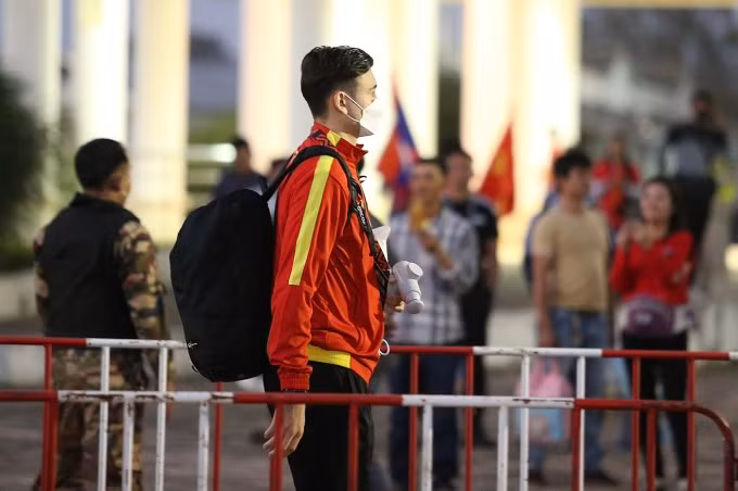 Lao 0-6 Viet Nam: “Chien binh Sao Vang” thi uy tai AFF CUP 2022-Hinh-17