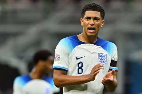 Xuất ngoại ở độ tuổi khá trẻ, đặc biệt với một cầu thủ Anh, là quyết định không chỉ tự tin, dũng cảm mà còn đòi hỏi một sự chín chắn trước tuổi nhất định của Bellingham.