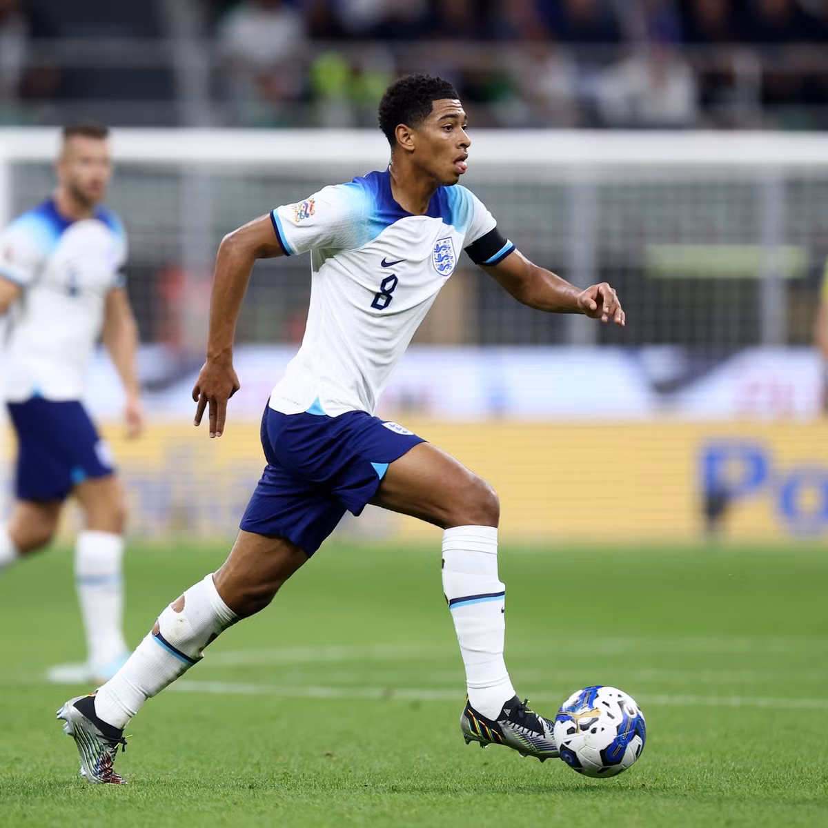 Thậm chí khi được hỏi, HLV Pep Guardiola gọi tâm lý hiếu chiến của Bellingham là “điều đặc biệt” sau khi chứng kiến anh chọc thủng lưới Manchester City trong cuộc chạm trán ở vòng bảng Champions League mùa này. Và cũng ở đấu trường châu Âu, có một chi tiết đắt giá từng xuất hiện dù là ở Europa League và cũng từ tận mùa giải trước.