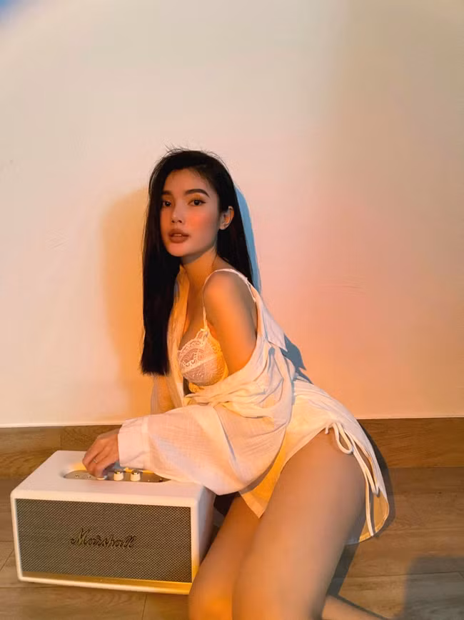 Khác với các mẹ bỉm sữa, Vòng Phối Phối không hề bị căng thẳng trong chuyện giảm cân sau sinh.