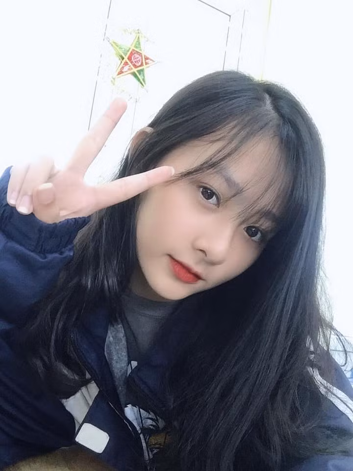 Trên trang cá nhân của mình, Hà Anh cũng khoe không ít giản dị. Dù chỉ make up “sương sương” nhưng với style trong veo đậm chất Hàn Qυốс, những cô nàng vẫn cứ làm không ít người “đổ đứ đừ” ngay từ ánh nhìn đầu tiên.